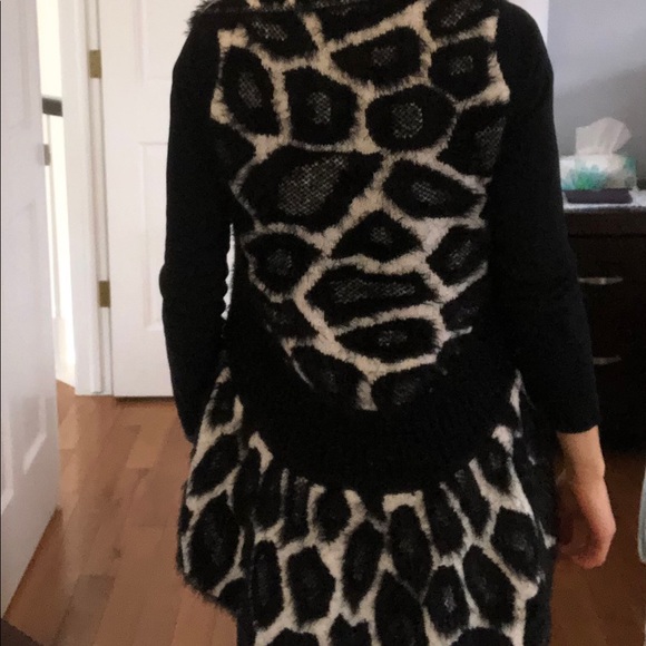 Gorgeous animal print sweater vest - Picture 5 of 6